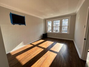 310 Stegman Pkwy in Jersey City, NJ - Building Photo - Building Photo