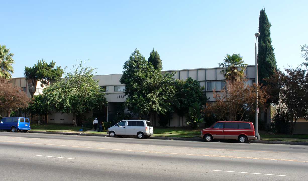 Kensington in Panorama City, CA - Building Photo