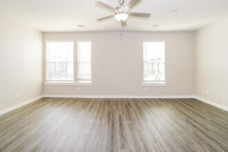 309 N Centro Cir in Shenandoah, TX - Building Photo - Building Photo