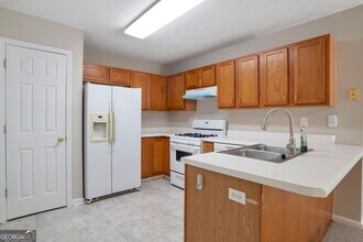 413 Autumn Lake Ct in Mcdonough, GA - Building Photo - Building Photo