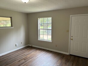 8105 Elmbrook Dr in Southaven, MS - Building Photo - Building Photo