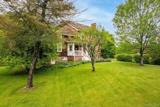 831 County Route 12 in New Hampton, NY - Foto de edificio - Building Photo