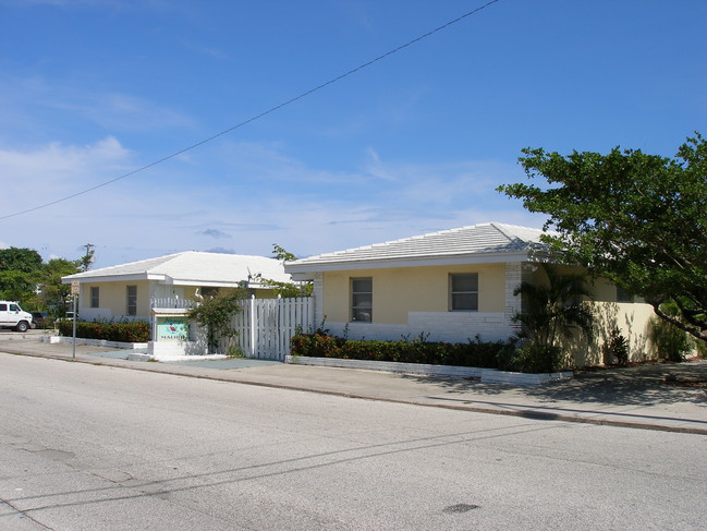 Kasy's Malibu in Lake Worth, FL - Foto de edificio - Building Photo