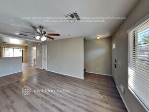 7801 N 44th Dr in Glendale, AZ - Foto de edificio - Building Photo