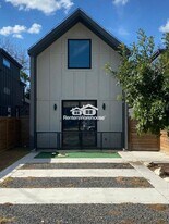 1719 E Crockett St in San Antonio, TX - Building Photo