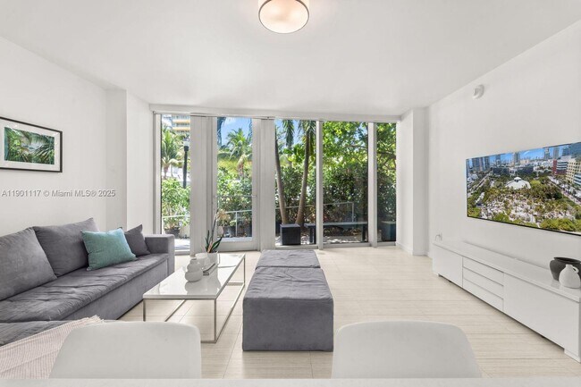 1 Collins Ave in Miami Beach, FL - Building Photo - Building Photo
