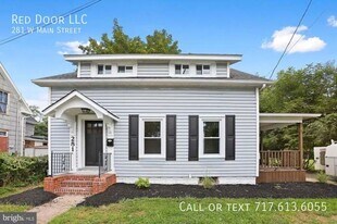 281 W Main St in Fayetteville, PA - Building Photo