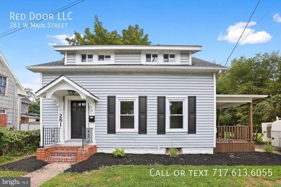 281 W Main St in Fayetteville, PA - Building Photo