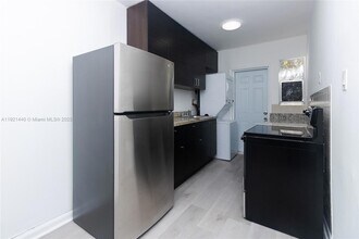 1840 Fillmore St, Unit 409-3 in Hollywood, FL - Foto de edificio - Building Photo