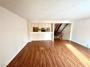 1085 Sunhaven Dr in Medina, OH - Building Photo - Building Photo