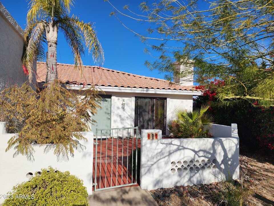 14222 N Brunswick Dr in Fountain Hills, AZ - Building Photo