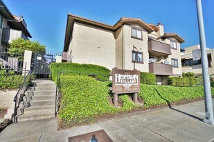 15065 Hesperian Blvd in San Leandro, CA - Building Photo