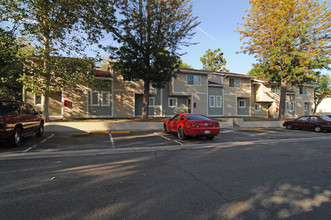 Lakeview Apartments in Lake Elsinore, CA - Building Photo - Building Photo