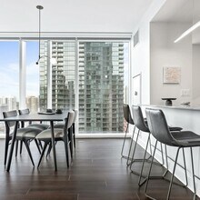 353 W Wolf Point Plaza in Chicago, IL - Building Photo - Building Photo