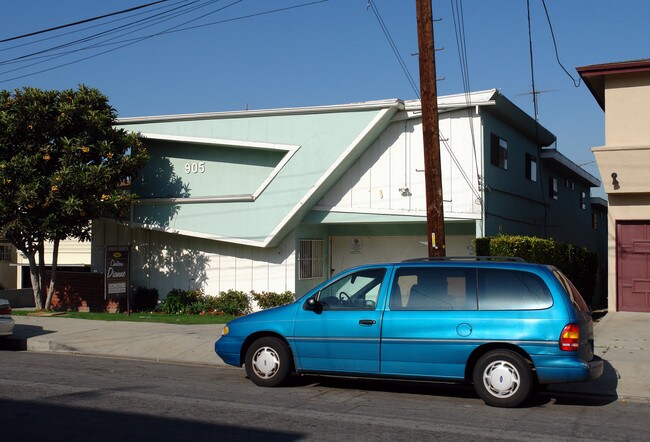 905 Edgewood St in Inglewood, CA - Foto de edificio - Building Photo