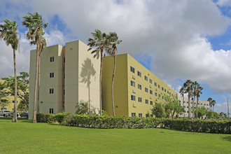 Amarylis Pond Apartments in Homestead, FL - Building Photo - Building Photo