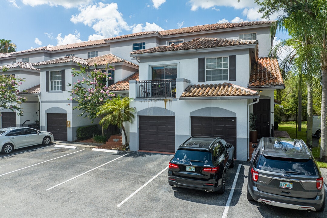 Villas De Tuscany Condos in Sunrise, FL - Building Photo