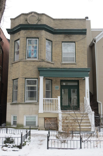 Well Appointed Lakeview Apartments in Chicago, IL - Building Photo