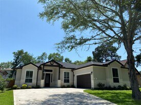 41 Monterey Ct in Montgomery, TX - Building Photo