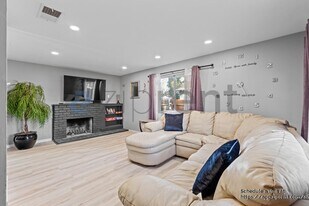 325 Falcon Dr in Vallejo, CA - Building Photo