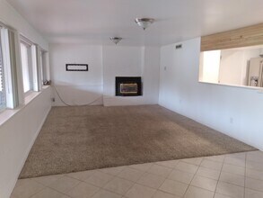 31265 E Lake Morton Dr SE, Unit Downstairs in Kent, WA - Building Photo - Building Photo