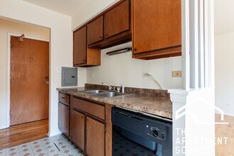 665 W Wrightwood, Unit 209 in Chicago, IL - Building Photo - Building Photo
