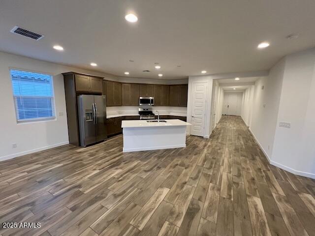 8122 E Paloma Ave in Mesa, AZ - Foto de edificio - Building Photo