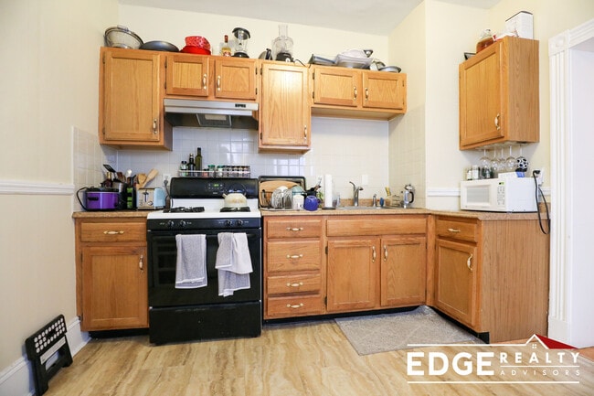 16 Fuller St, Unit 1 in Brookline, MA - Foto de edificio - Building Photo