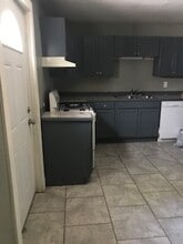 929 W Madison St in Springfield, MO - Building Photo - Building Photo