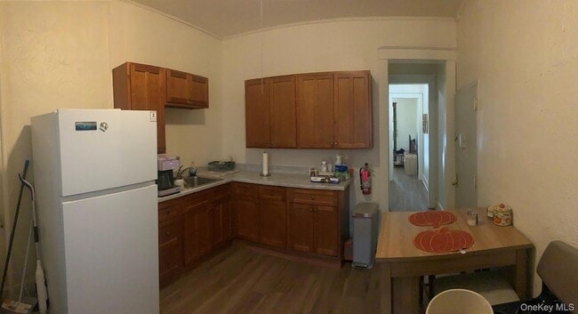 21 W Main St, Unit B in Middletown, NY - Building Photo - Building Photo