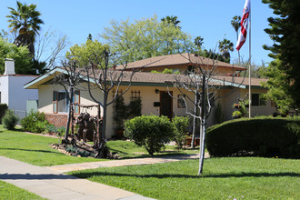 6th Avenue Apartments in Escondido, CA - Foto de edificio - Building Photo