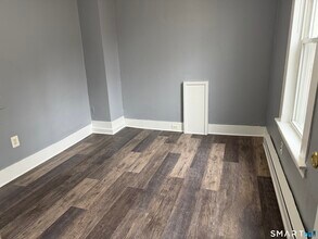 112 Rockwell St in Winchester, CT - Building Photo - Building Photo