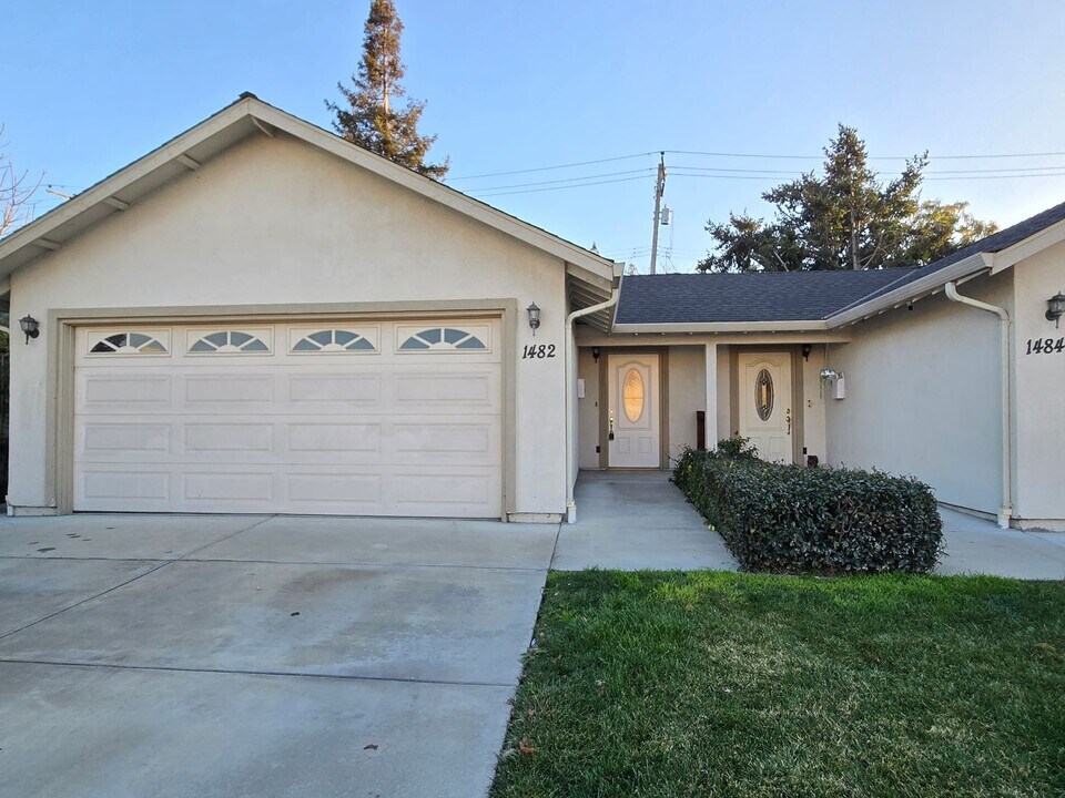 1482-1484 Stardust Ct in Santa Clara, CA - Building Photo