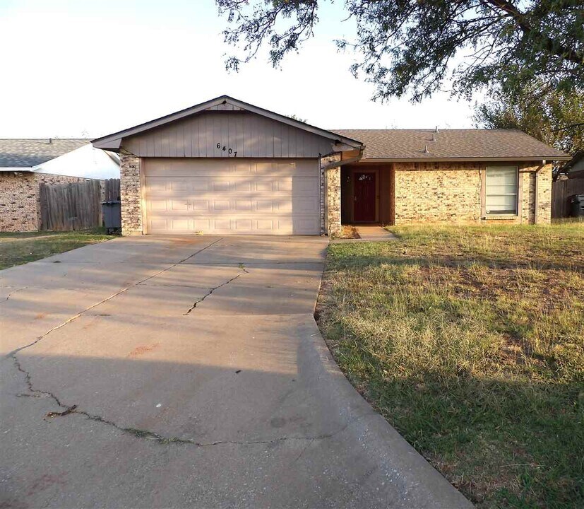 6407 SW Brookline Ave in Lawton, OK - Building Photo