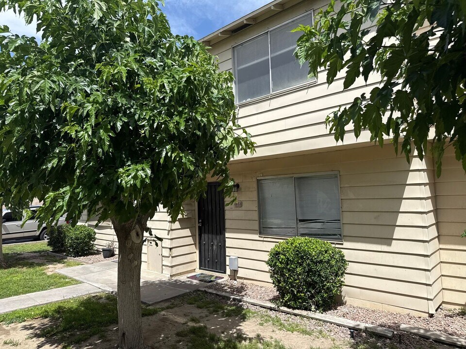 4653 Mill Valley Dr in Las Vegas, NV - Foto de edificio