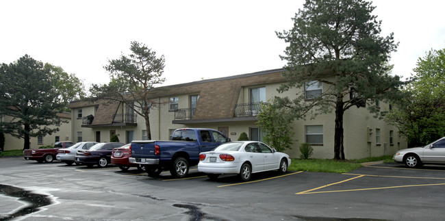 Pinehurst Apartments in St. Louis, MO - Building Photo - Building Photo