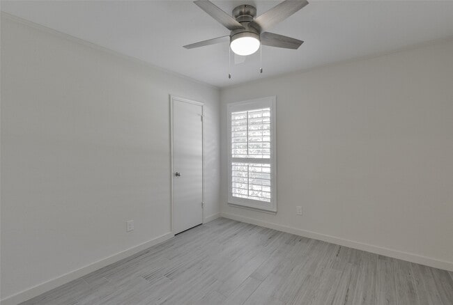 property at 2610 Sherwood Hollow Ln