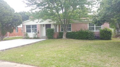 10852 Cassandra Way in Dallas, TX - Building Photo - Building Photo