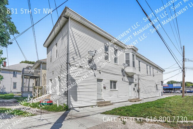 831 5th St NW in Grand Rapids, MI - Building Photo - Building Photo
