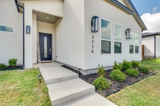 7714 Oak Garden Trail in Dallas, TX - Building Photo - Building Photo