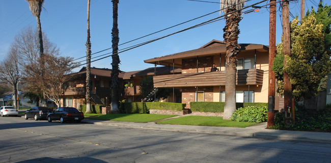 1657 Alameda St in Pomona, CA - Foto de edificio - Building Photo