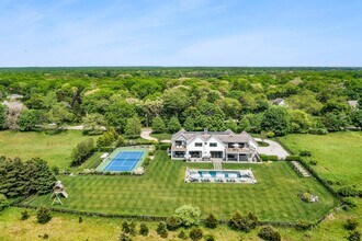 290 Lumber Ln in Bridgehampton, NY - Foto de edificio - Building Photo