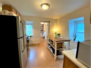 1 Mead St, Unit 3 in Somerville, MA - Foto de edificio - Building Photo