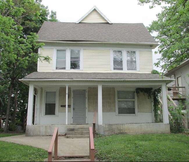 property at 1506 E Main St