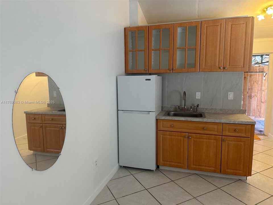 260 W 56th St in Hialeah, FL - Building Photo