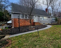 49 Fayson Lakes Rd in Kinnelon, NJ - Building Photo