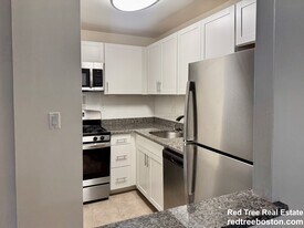 185 Freeman St, Unit 652 in Brookline, MA - Building Photo