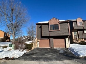 82 Fallen Timbers Trail in Rockaway, NJ - Building Photo - Building Photo
