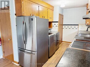 6427 Burdette Dr in Niagara Falls, ON - Building Photo - Building Photo