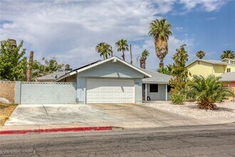 3055 S Topaz Rd in Las Vegas, NV - Building Photo - Building Photo